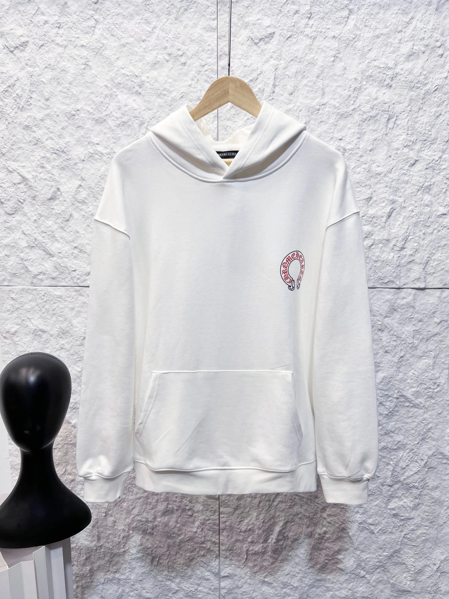 （ In Stock， ） Cemetery Cross（ ） ， ， Classic Horseshoe + Chrome Hearts ， Red Cemetery Cross Horseshoe Embroidered Hoodie（Red ）。 ：Black White Sizes：S-3XL
